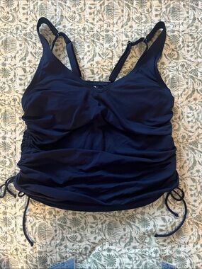 Lands End Navy Tankini top with underwire